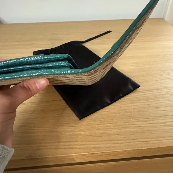 Gucci Beige and Teal Signature Wallet - Picture 10 of 15